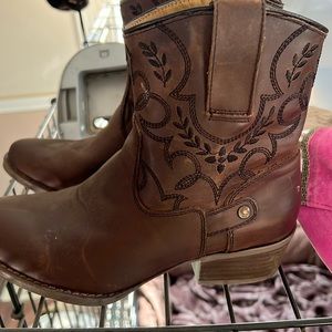 Brown ankle Sterling River cowboy boots